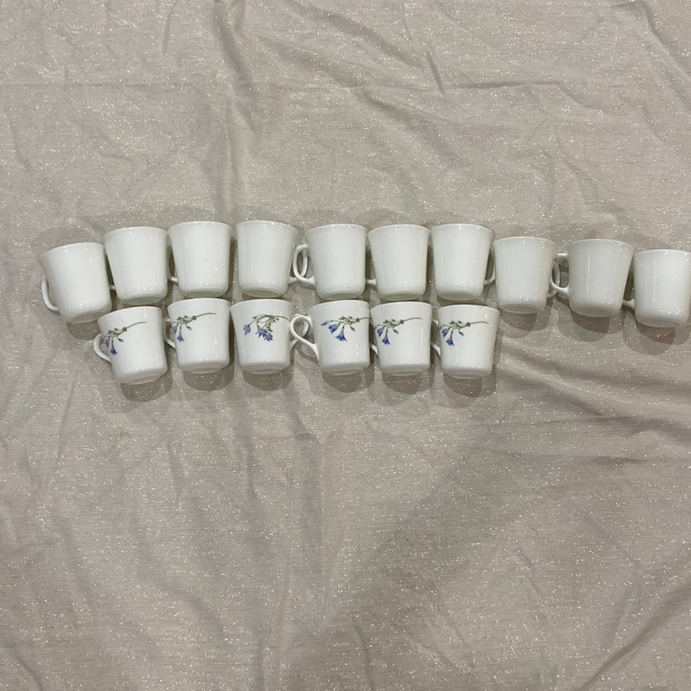 Corningware mugs in good condition 16 in all